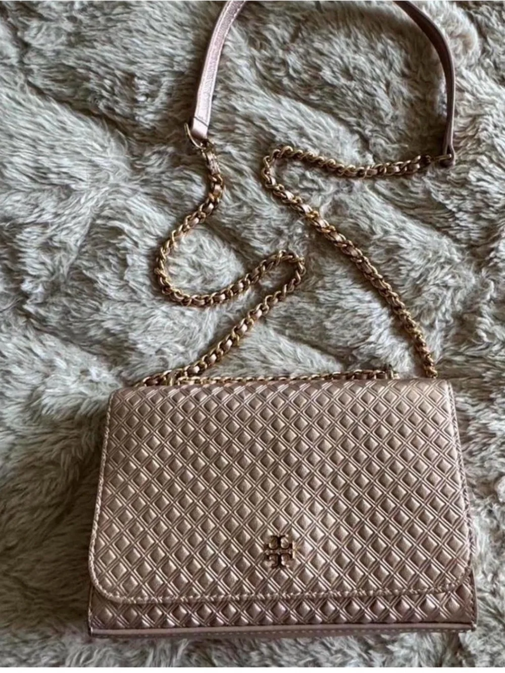 Tory Burch Metallic Quilted Crossbody Bag - Rose Gold